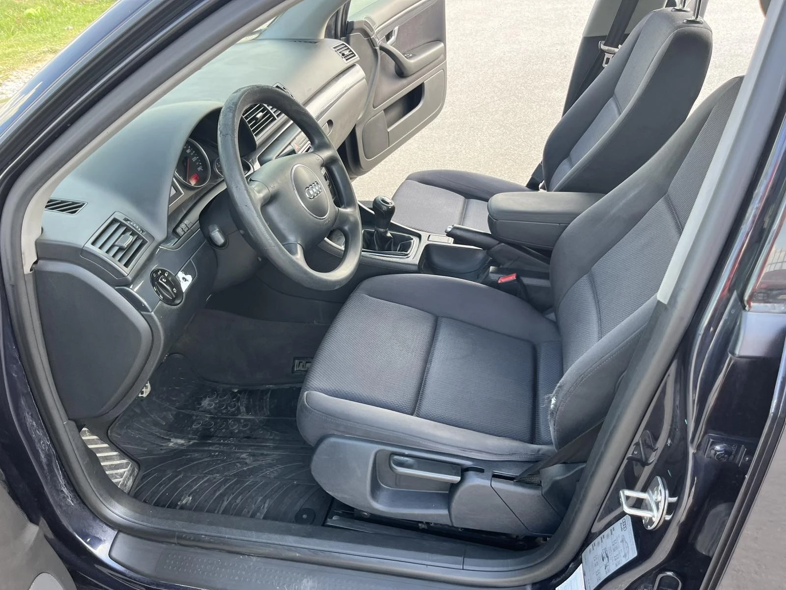 Audi A4 1.9TDI 101кс КЛИМАТРОНИК РЕГИСТРИРАНО ОБСЛУЖЕНО, снимка 8 - Автомобили и джипове - 55109479