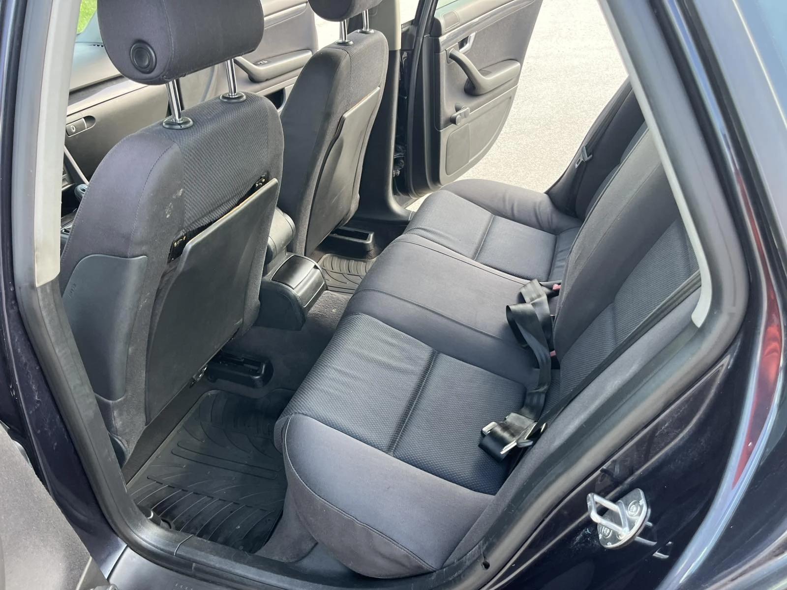 Audi A4 1.9TDI 101кс КЛИМАТРОНИК РЕГИСТРИРАНО ОБСЛУЖЕНО, снимка 9 - Автомобили и джипове - 55109479