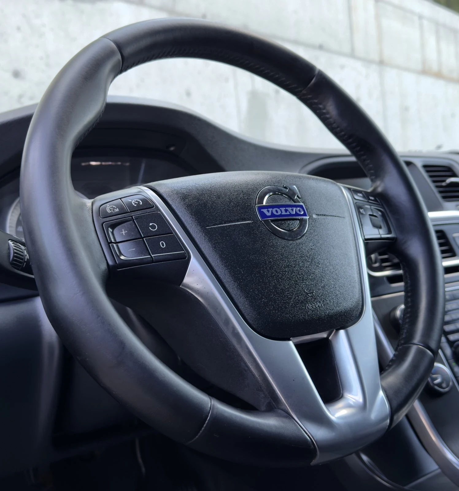 Volvo V60 Volvo V60 - 2.0D, 163кс, снимка 11 - Автомобили и джипове - 55728697