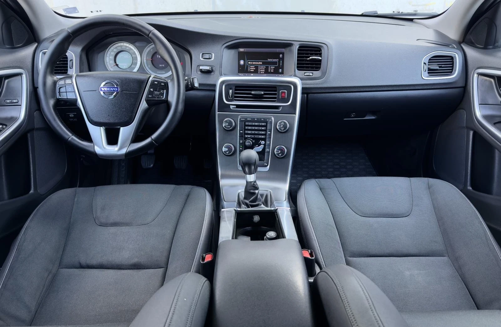 Volvo V60 Volvo V60 - 2.0D, 163кс, снимка 10 - Автомобили и джипове - 55728697