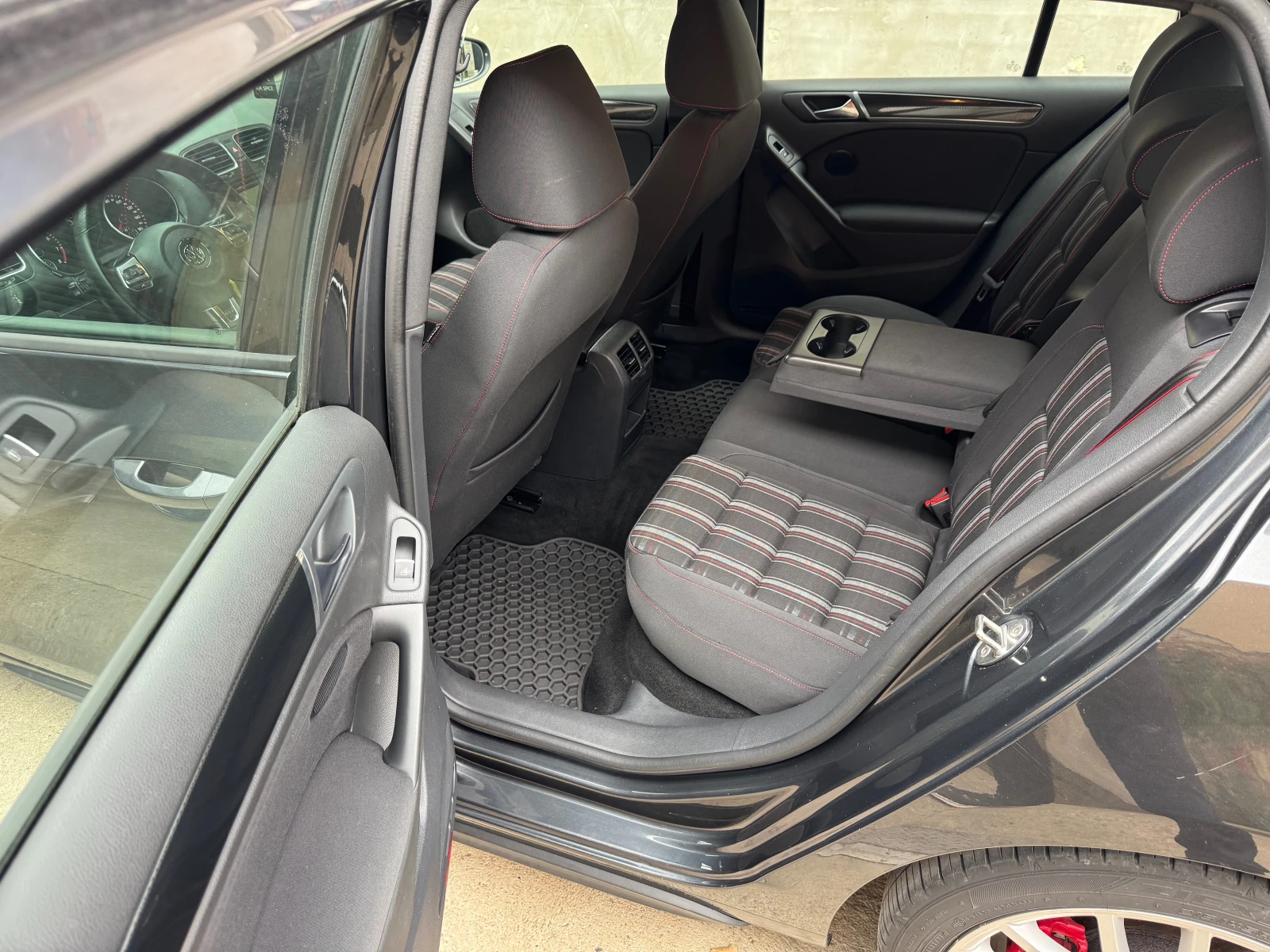 VW Golf 2.0-GTi, снимка 13 - Автомобили и джипове - 56656419