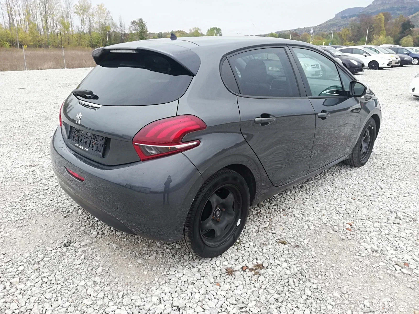 Peugeot 208 1.2i klima, снимка 5 - Автомобили и джипове - 56724301