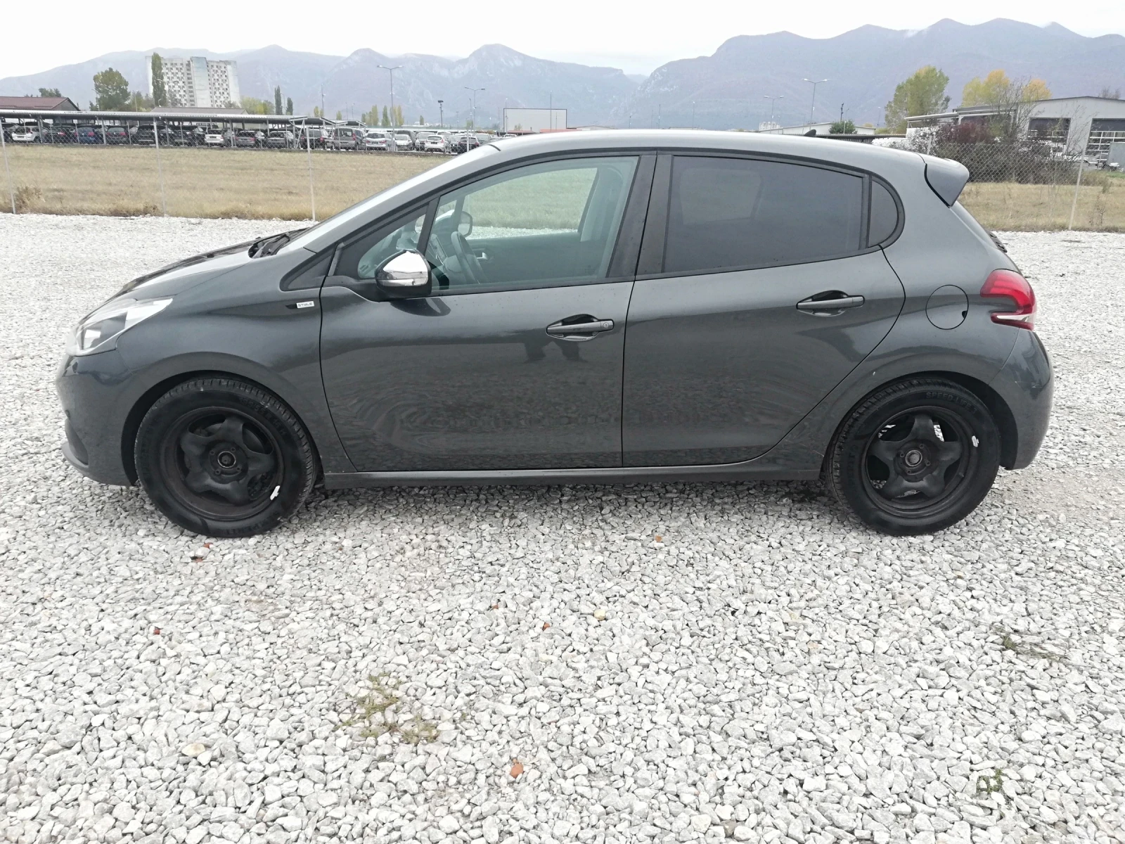 Peugeot 208 1.2i klima, снимка 3 - Автомобили и джипове - 56724301