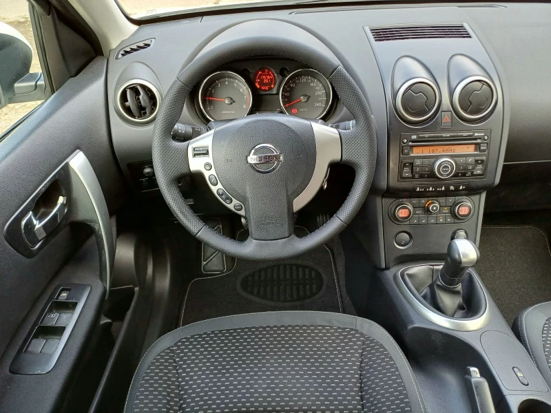 Nissan Qashqai 1.6, снимка 9 - Автомобили и джипове - 48813137