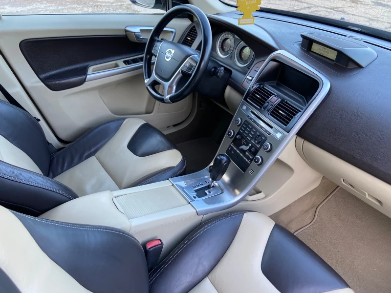 Volvo XC60 2.4-D5 215к.с. SUMMUM, снимка 10 - Автомобили и джипове - 52380356