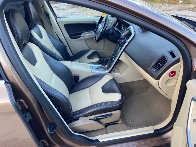 Volvo XC60 2.4-D5 215к.с. SUMMUM, снимка 9 - Автомобили и джипове - 52380356