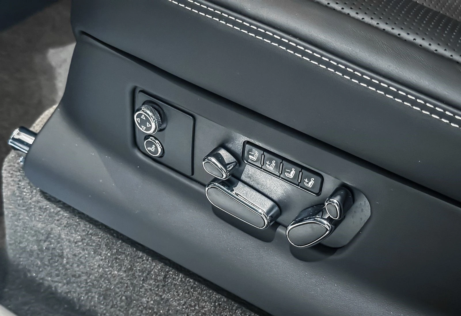 Bentley Bentayga V8/LONG/FIRST EDITION/AZURE/BLACKLINE/NAIM/TV/PANO | Mobile.bg   13