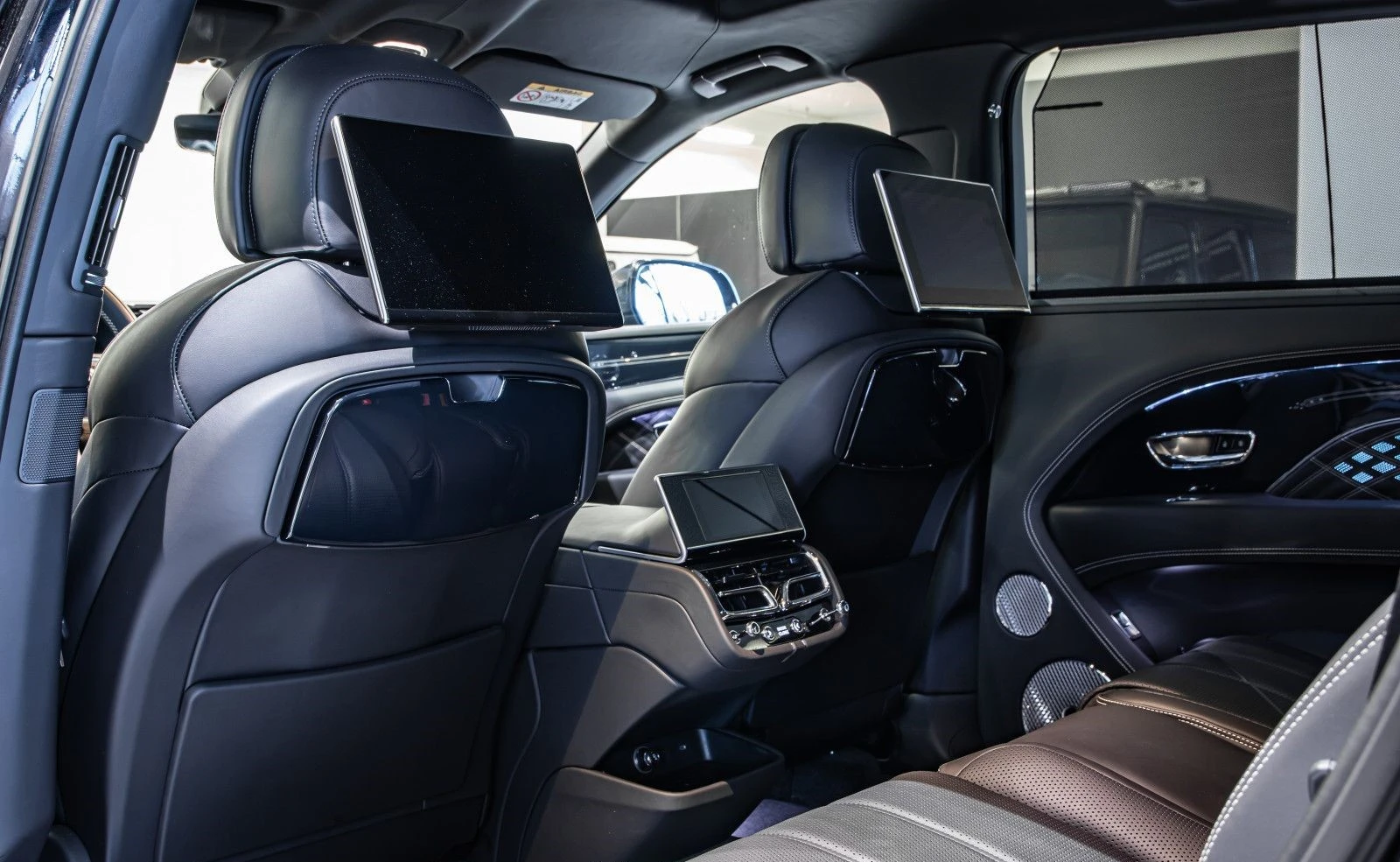 Bentley Bentayga V8/LONG/FIRST EDITION/AZURE/BLACKLINE/NAIM/TV/PANO | Mobile.bg   14