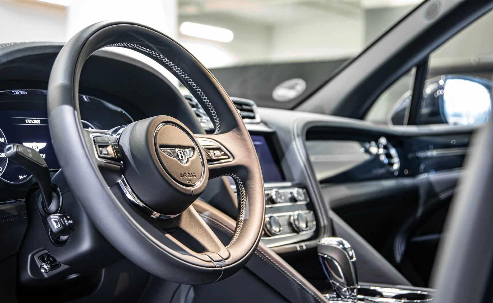 Bentley Bentayga V8/LONG/FIRST EDITION/AZURE/BLACKLINE/NAIM/TV/PANO | Mobile.bg   11