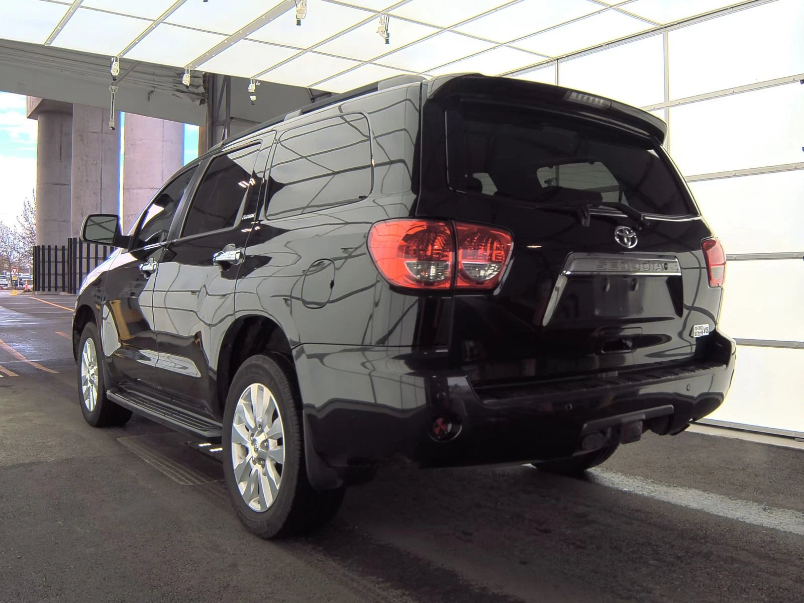 Toyota Sequoia PLATINUM 5.7 Обдух* JBL* Кожа* Дистроник* 7-Места* - изображение 6