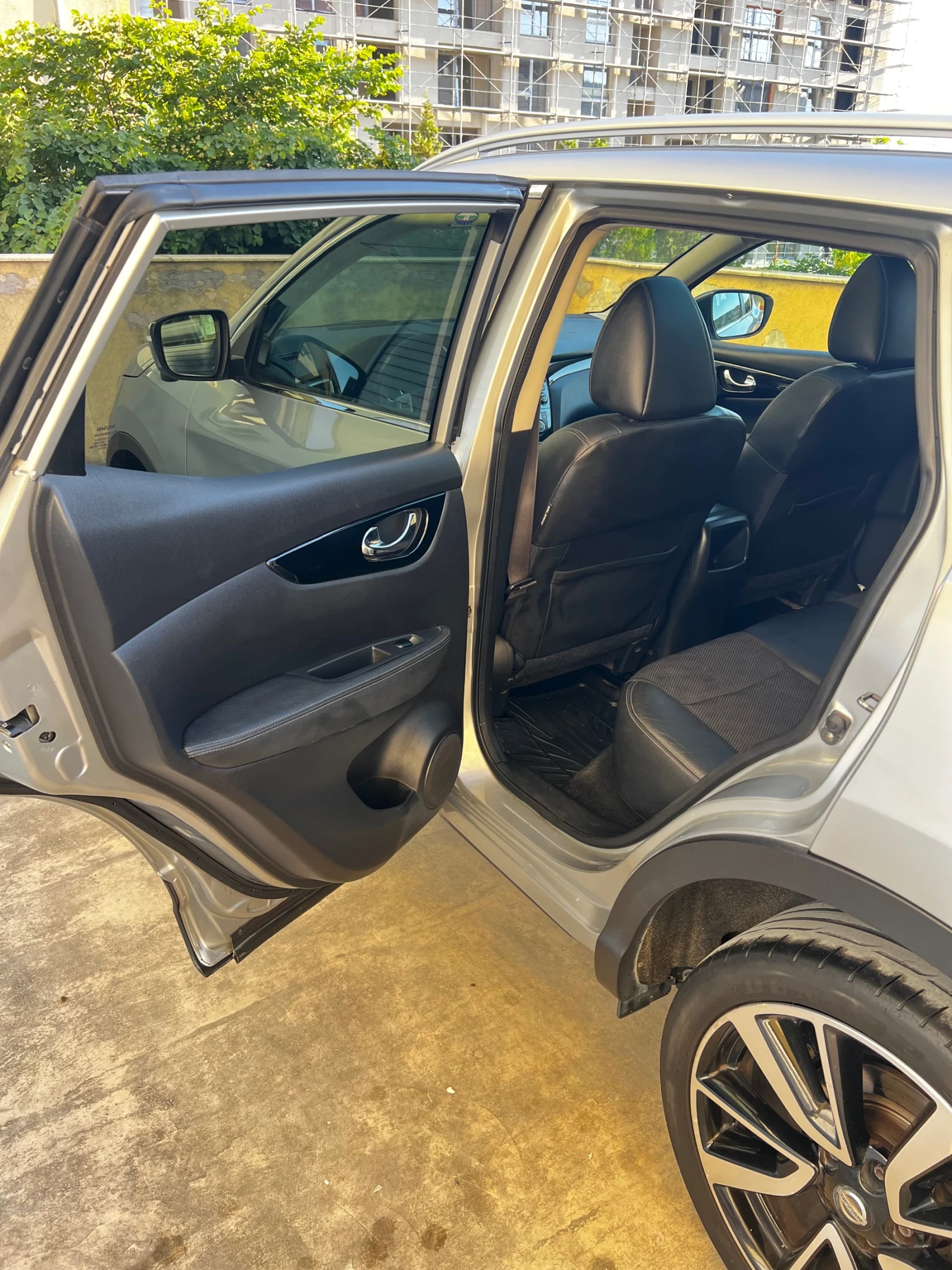 Nissan Qashqai 1.6 dCi Pure Drive Tekna | Панорама | 360  камери , снимка 9 - Автомобили и джипове - 55014737