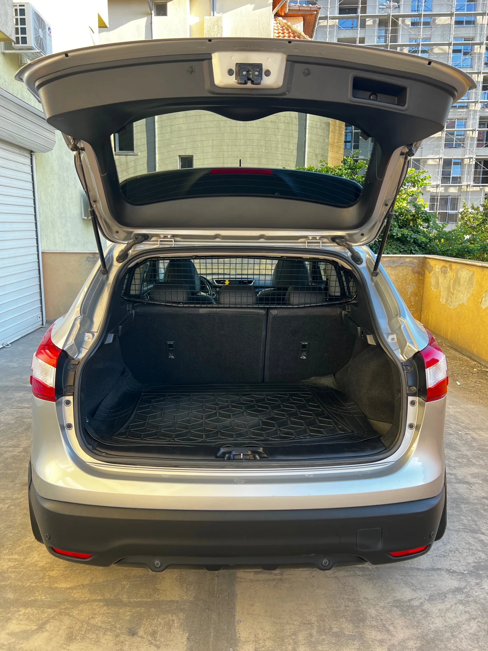 Nissan Qashqai 1.6 dCi Pure Drive Tekna | Панорама | 360  камери , снимка 11 - Автомобили и джипове - 55014737