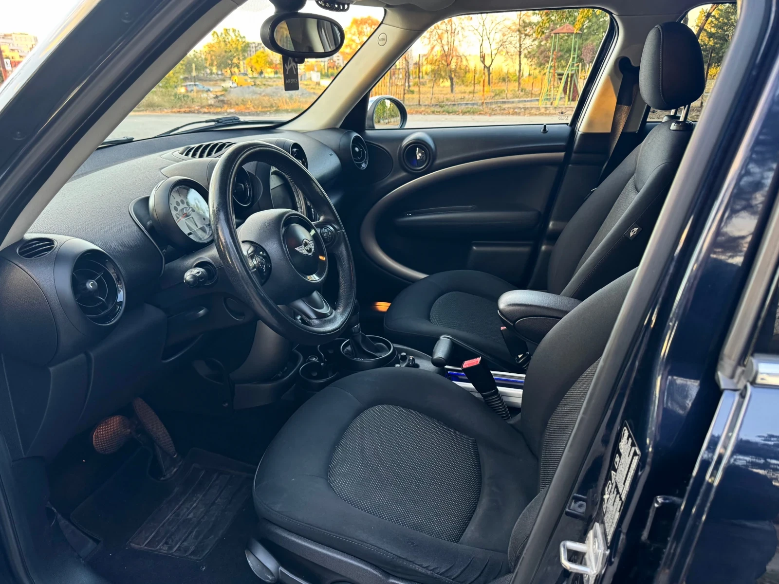 Mini Countryman 2.0D ALL4, снимка 10 - Автомобили и джипове - 56261548