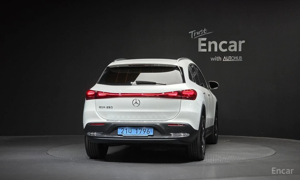 Mercedes-Benz EQA, снимка 4 - Автомобили и джипове - 56594627