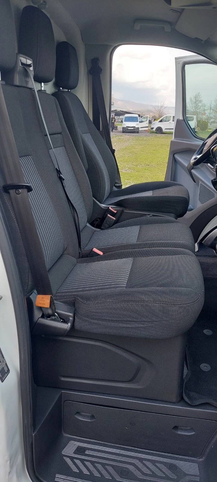 Ford Transit Custom 2.2 TDCI  клима, снимка 10 - Бусове и автобуси - 54044315