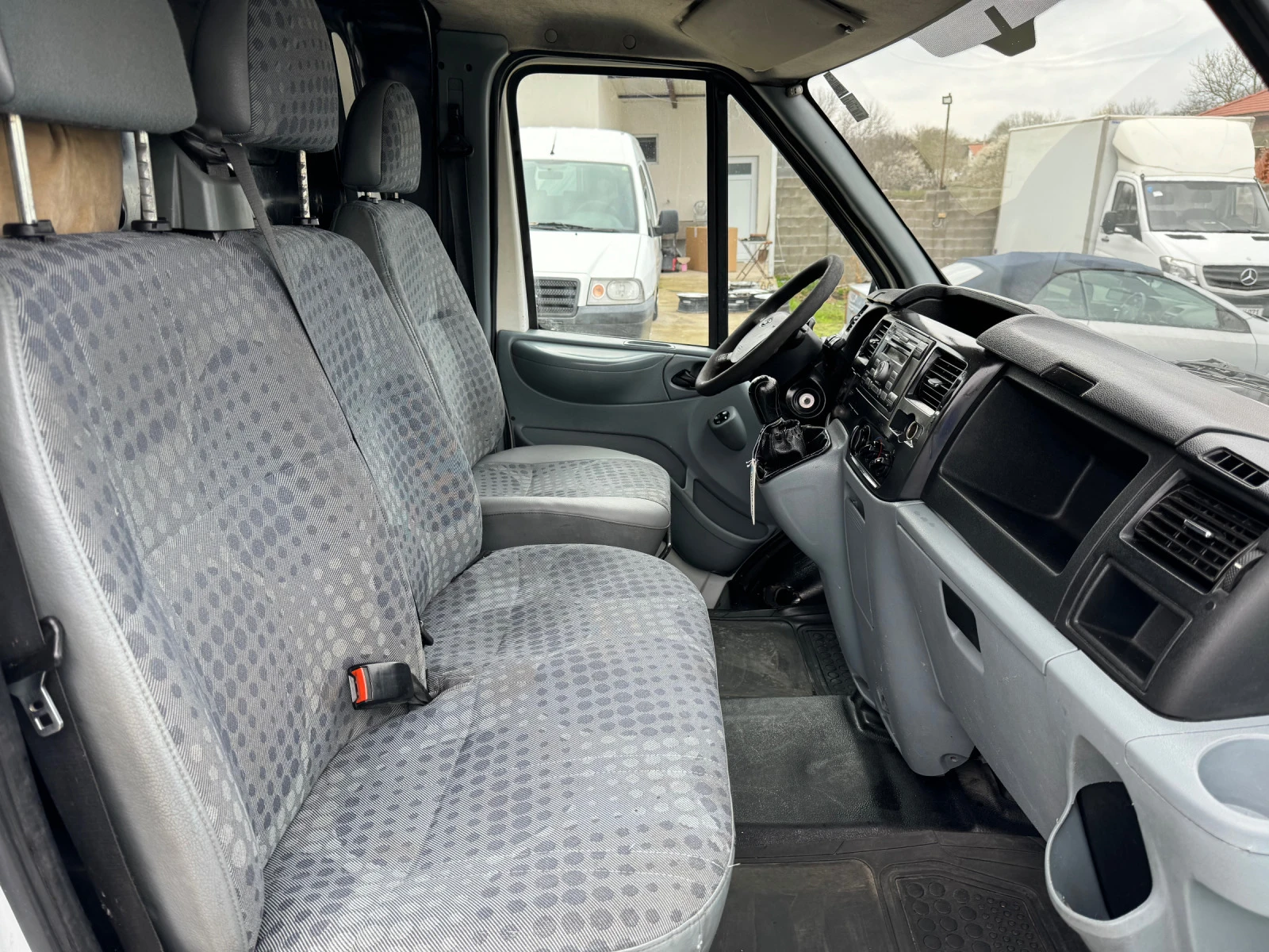 Ford Transit 2.2D КЛИМАТИК - изображение 10