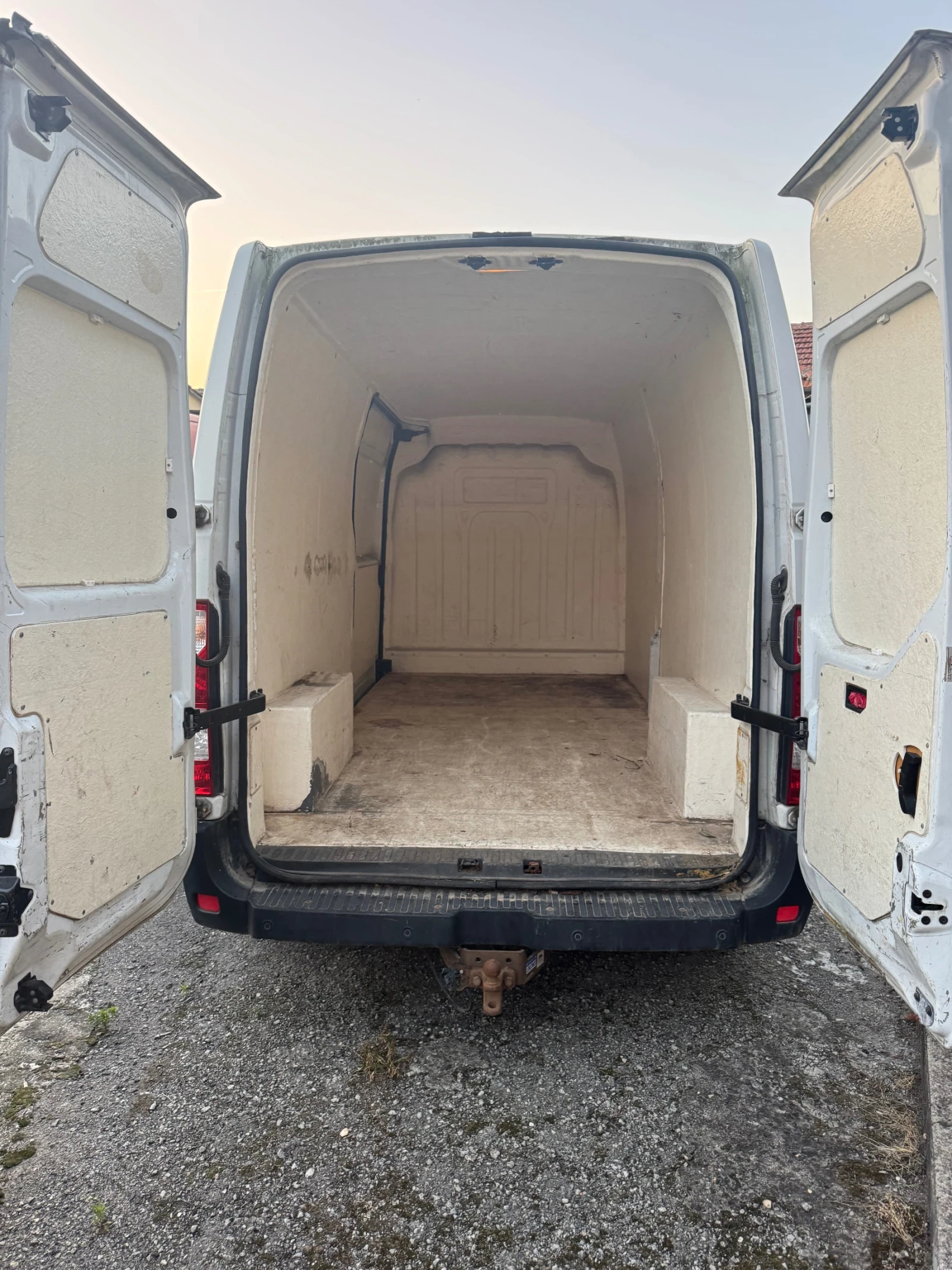 Nissan NV400 2.3 - изображение 4