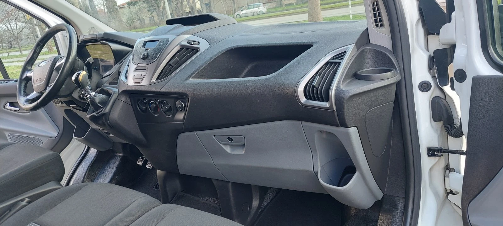 Ford Transit Custom 2.2 TDCI  клима, снимка 11 - Бусове и автобуси - 54044315