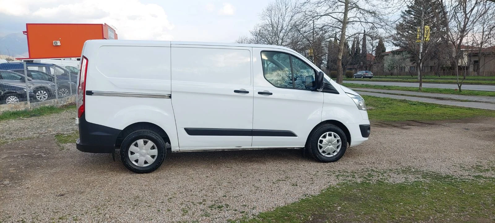 Ford Transit Custom 2.2 TDCI  клима, снимка 6 - Бусове и автобуси - 54044315