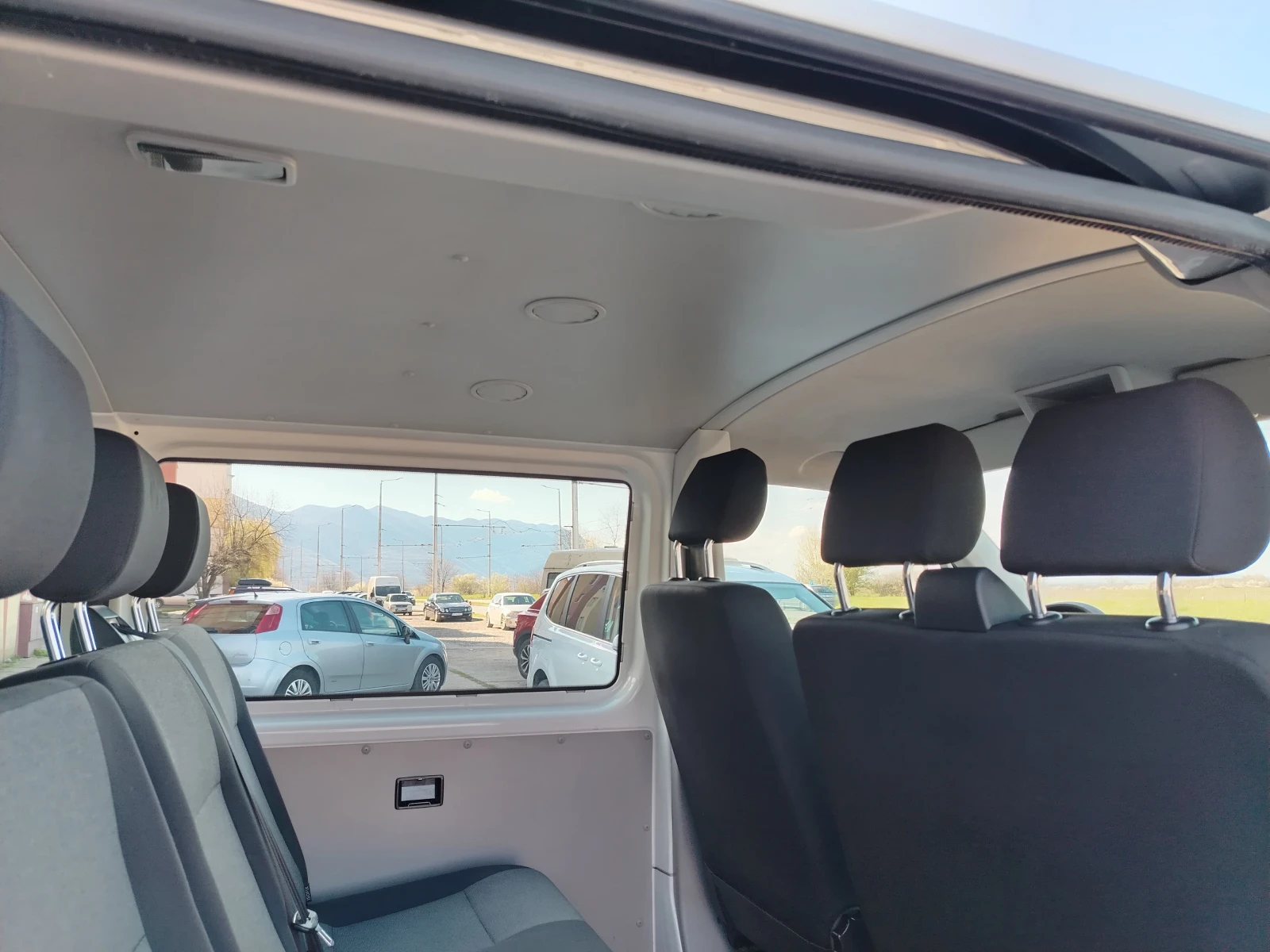 VW Transporter 2.0 TDI 9 Mesta, снимка 16 - Бусове и автобуси - 54099126