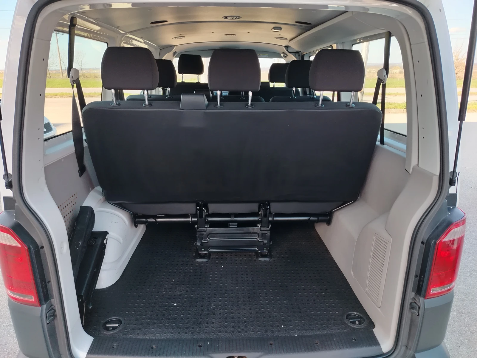 VW Transporter 2.0 TDI 9 Mesta, снимка 17 - Бусове и автобуси - 54099126