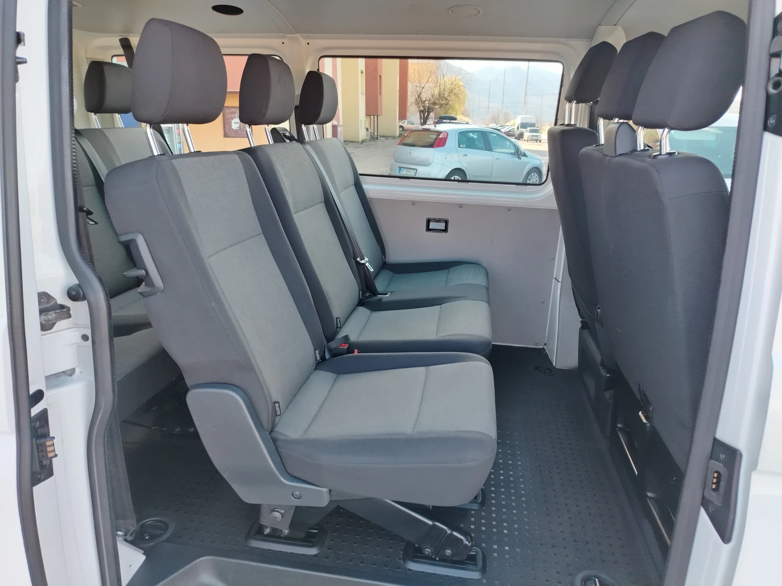 VW Transporter 2.0 TDI 9 Mesta, снимка 14 - Бусове и автобуси - 54099126