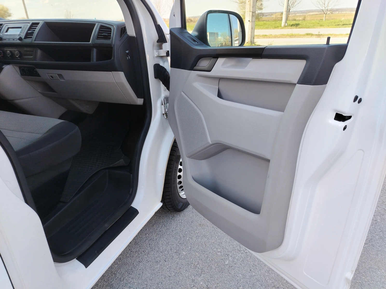 VW Transporter 2.0 TDI 9 Mesta, снимка 13 - Бусове и автобуси - 54099126