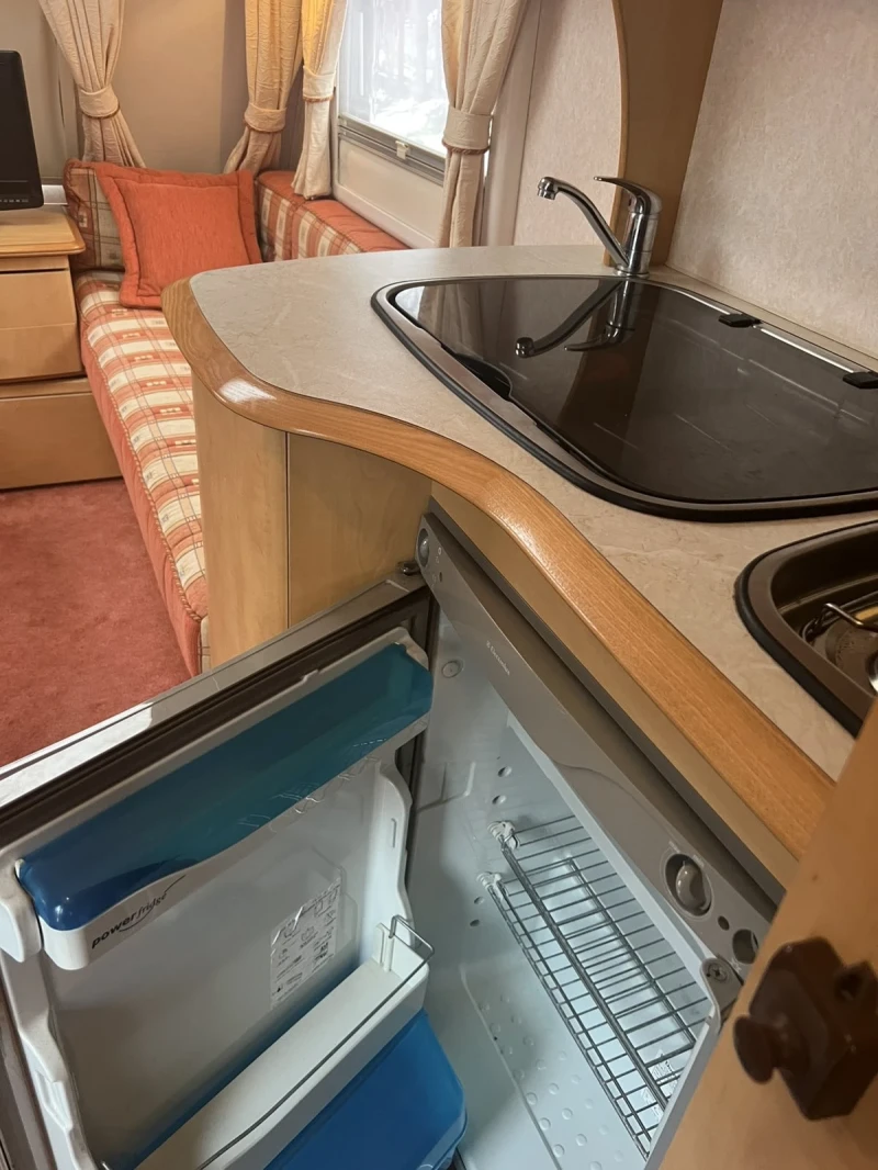 Каравана Bailey SENATOR , снимка 14 - Каравани и кемпери - 53215622