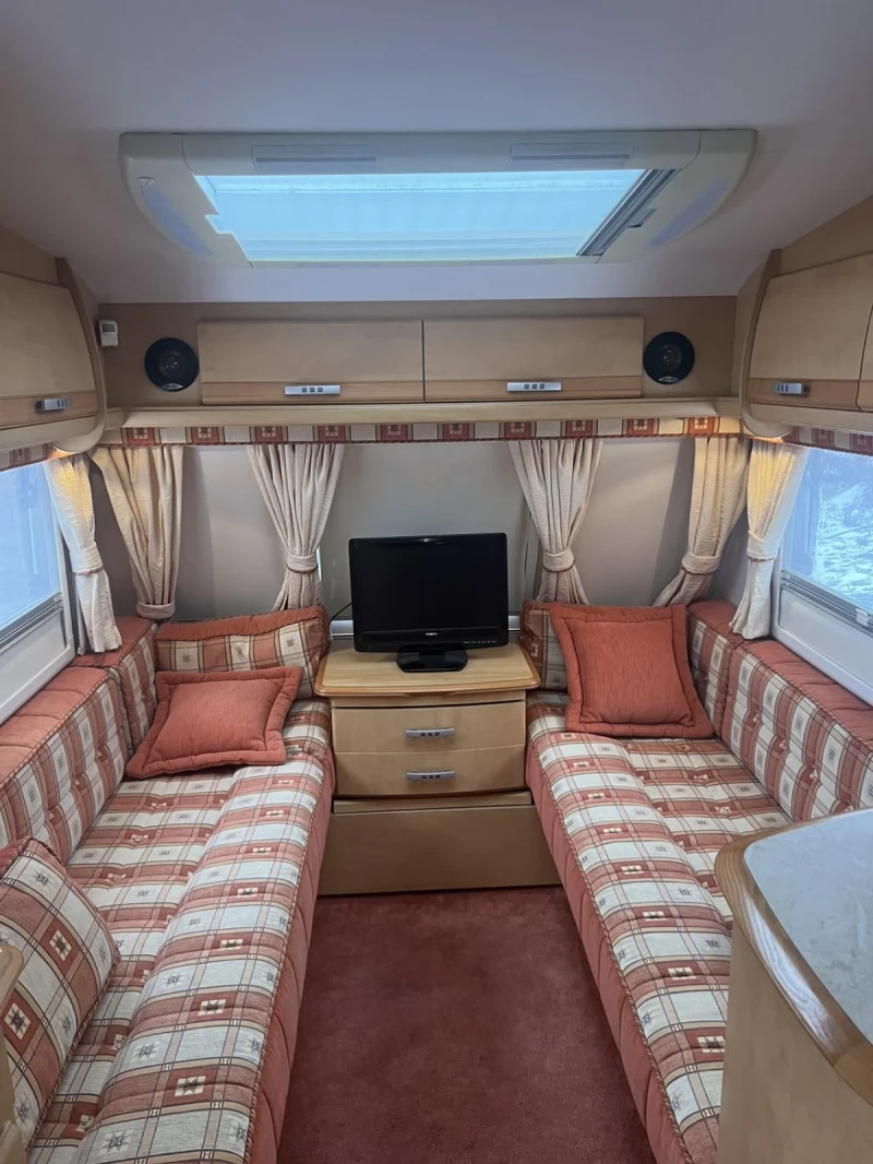 Каравана Bailey SENATOR , снимка 8 - Каравани и кемпери - 53215622