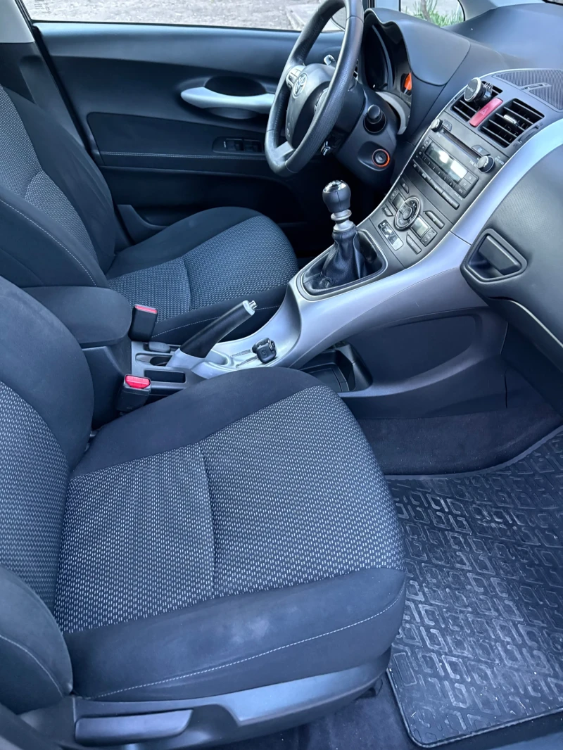 Toyota Auris 2.0 126, снимка 9 - Автомобили и джипове - 49601000