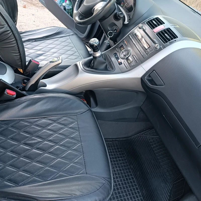 Toyota Auris 1, 4 D4D, снимка 10 - Автомобили и джипове - 52576965