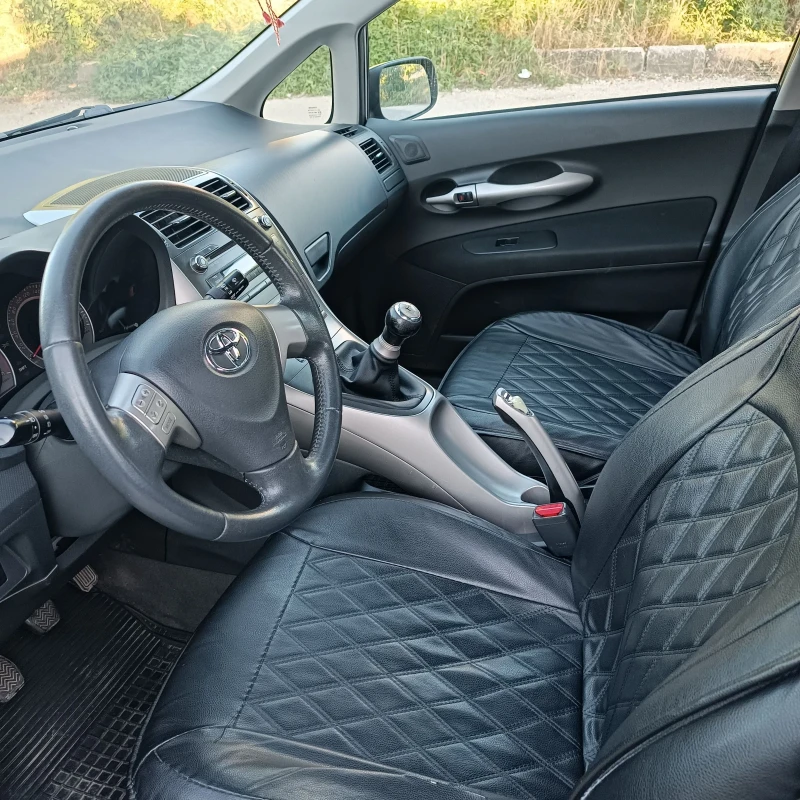 Toyota Auris 1, 4 D4D, снимка 9 - Автомобили и джипове - 52576965