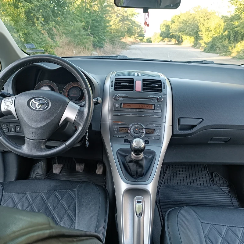 Toyota Auris 1, 4 D4D, снимка 8 - Автомобили и джипове - 52576965