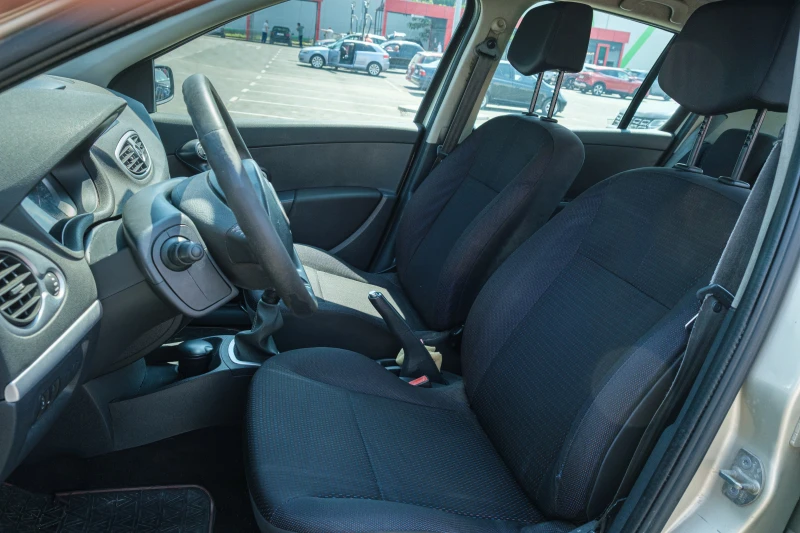 Renault Clio, снимка 14 - Автомобили и джипове - 51968944