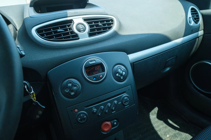 Renault Clio, снимка 11 - Автомобили и джипове - 51968944