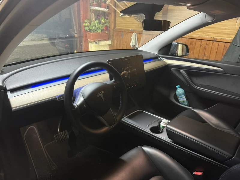 Tesla Model Y Long Range Dual Motor, снимка 8 - Автомобили и джипове - 53586179