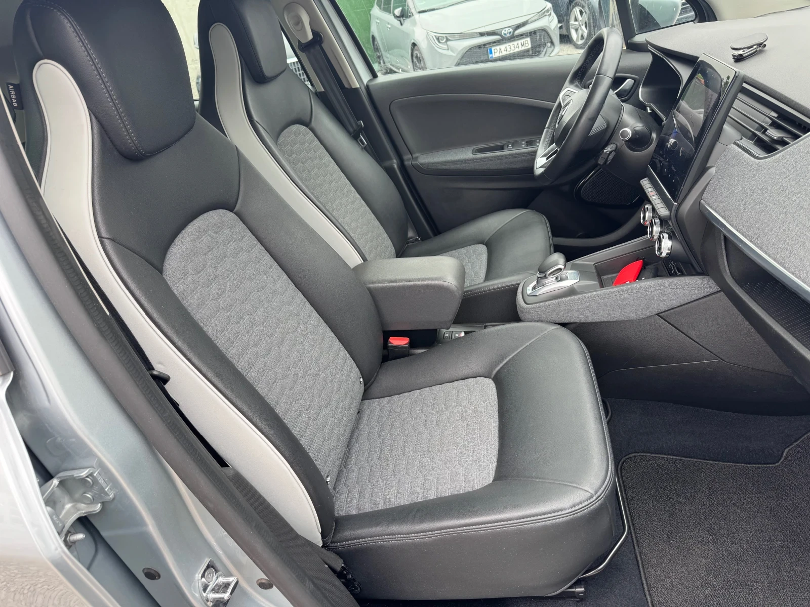 Renault Zoe 400км* 52КВЧ* КОЖА* NAVI* LED* KEYLESS* 6.2022г | Mobile.bg — изображение 14