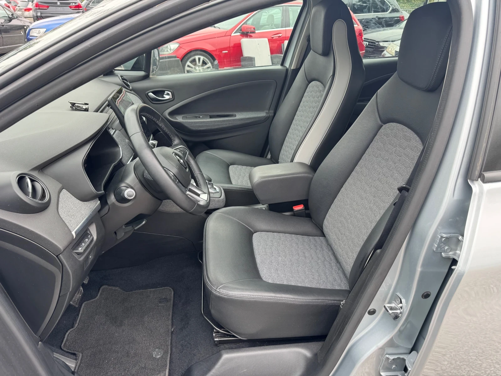 Renault Zoe 400км* 52КВЧ* КОЖА* NAVI* LED* KEYLESS* 6.2022г - изображение 6