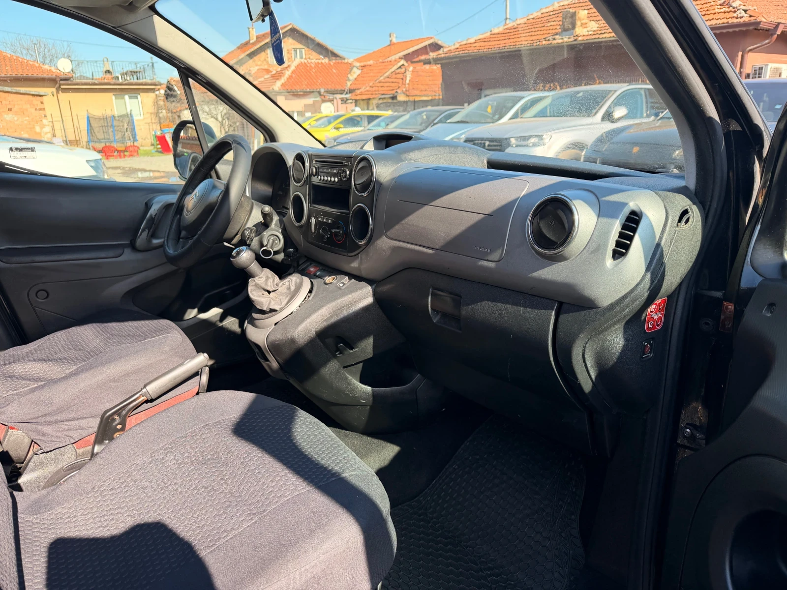Citroen Berlingo 1.6 HDI, снимка 8 - Автомобили и джипове - 53765859