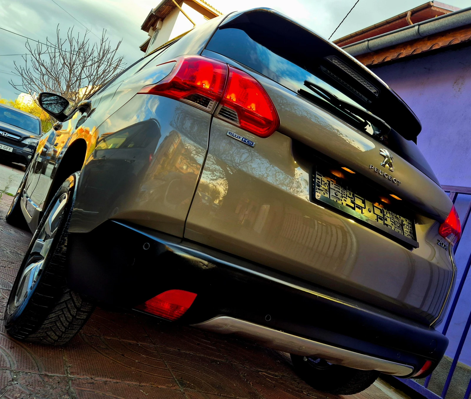 Peugeot 2008 1.6d ALLURE-нави-нов, снимка 7 - Автомобили и джипове - 54152473