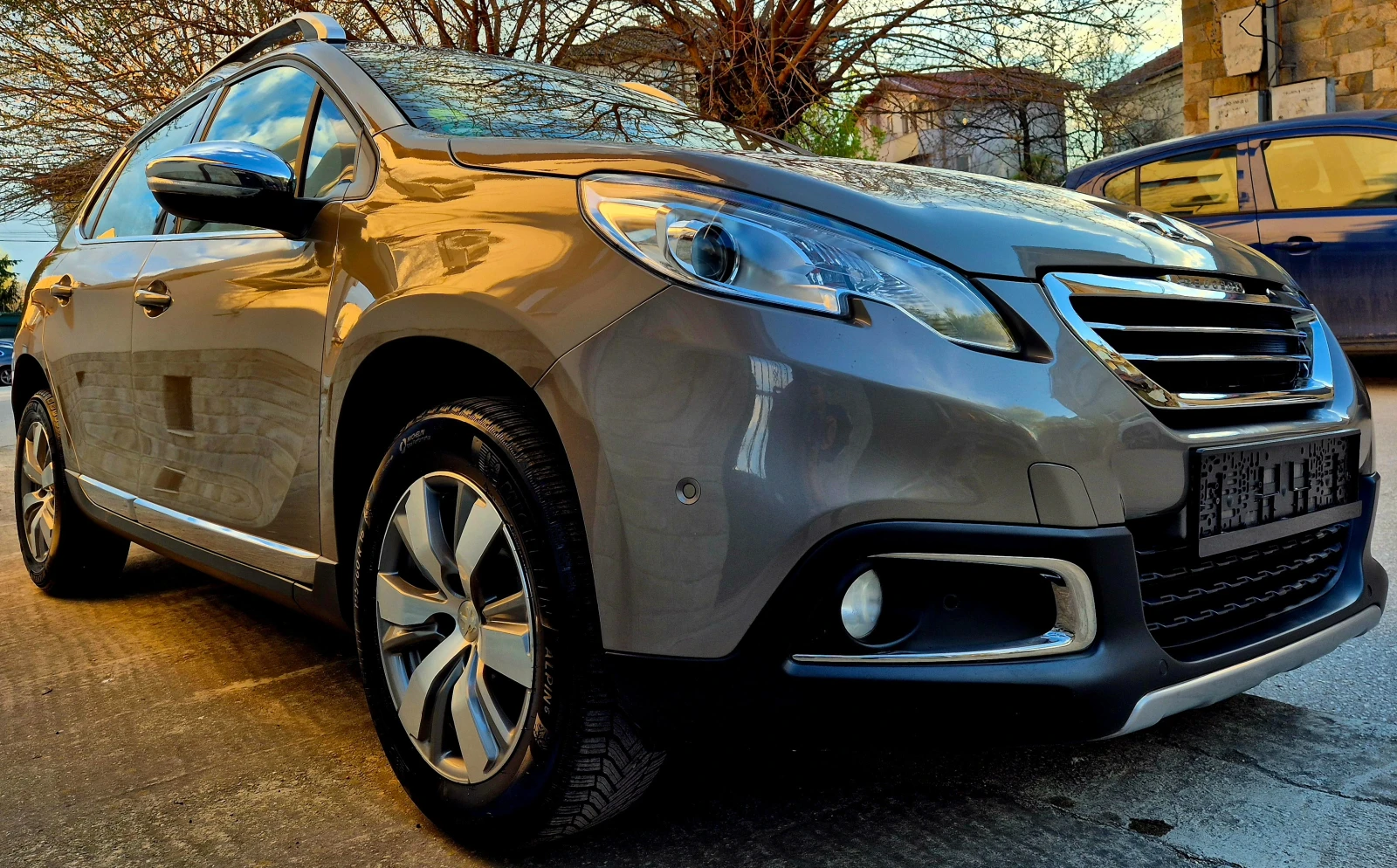 Peugeot 2008 1.6d ALLURE-нави-нов, снимка 5 - Автомобили и джипове - 54152473