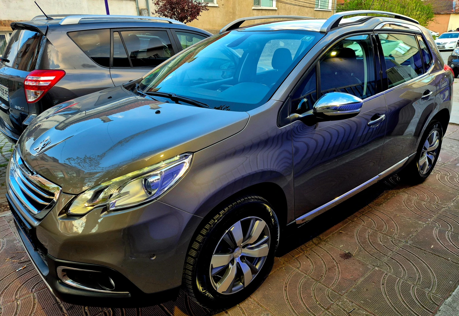 Peugeot 2008 1.6d ALLURE-нави-нов, снимка 3 - Автомобили и джипове - 54152473