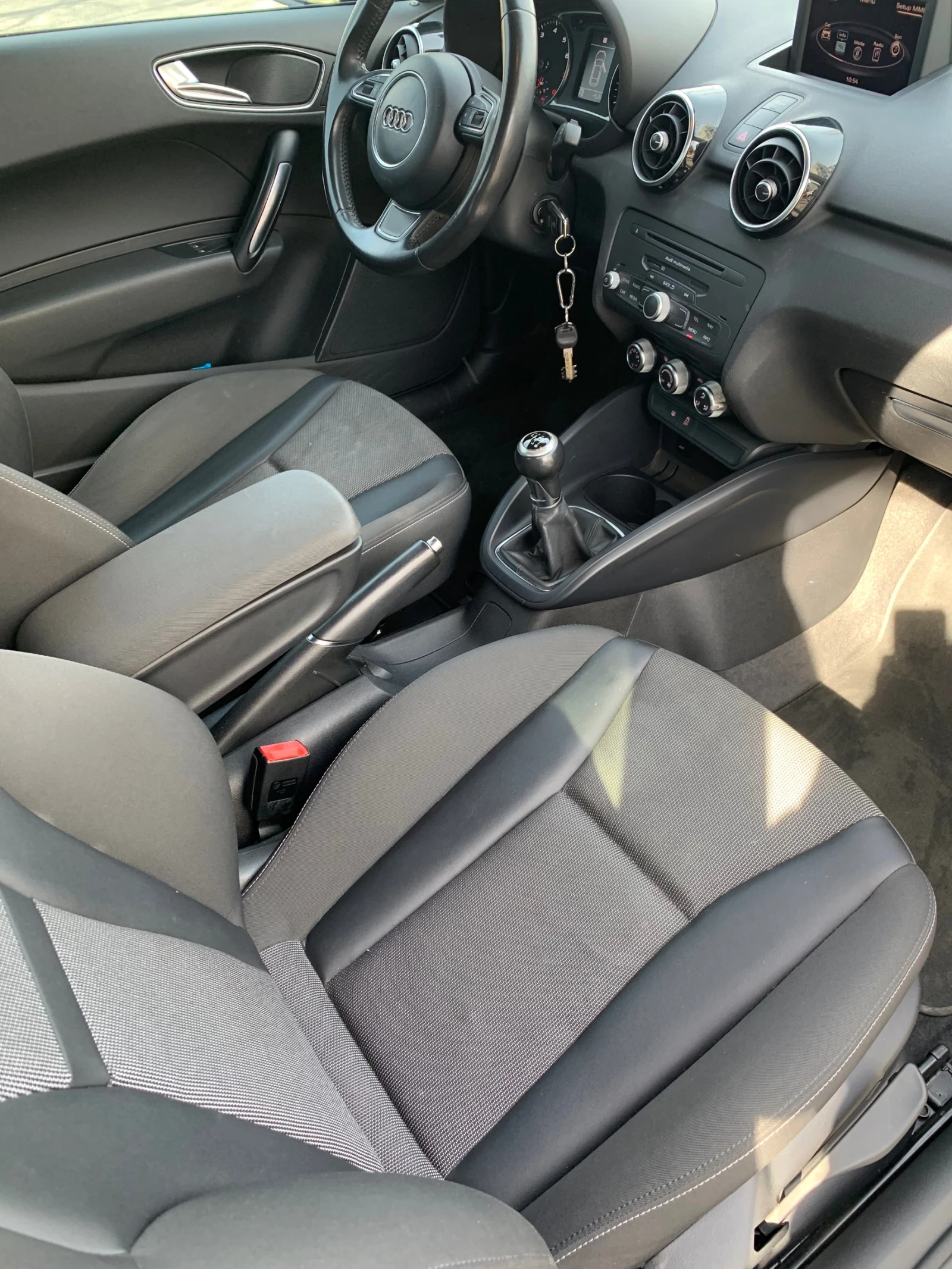 Audi A1 Ambient , снимка 6 - Автомобили и джипове - 54654635