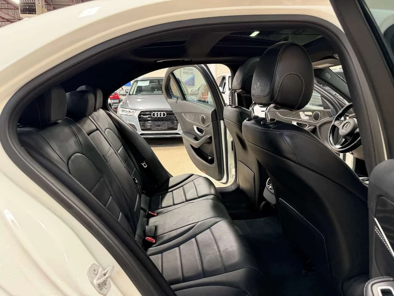 Mercedes-Benz C 300 * 4MATIC AMG PACKAGE BLUETOOTH NAVIGATION * CARFAX, снимка 12 - Автомобили и джипове - 54918527