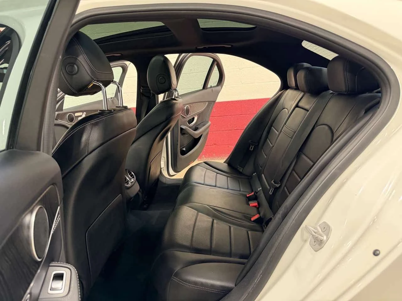 Mercedes-Benz C 300 * 4MATIC AMG PACKAGE BLUETOOTH NAVIGATION * CARFAX, снимка 11 - Автомобили и джипове - 54918527