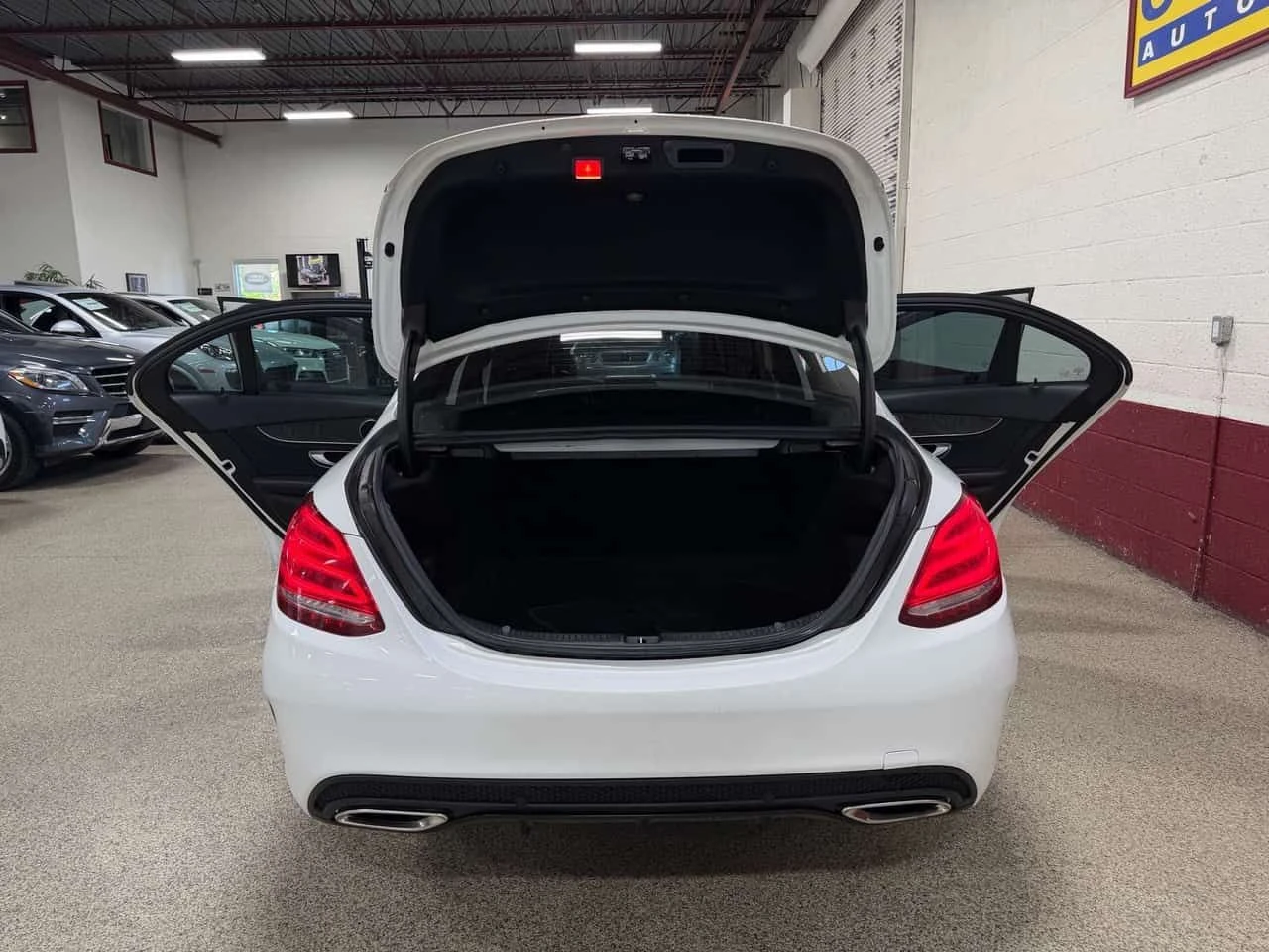 Mercedes-Benz C 300 * 4MATIC AMG PACKAGE BLUETOOTH NAVIGATION * CARFAX, снимка 10 - Автомобили и джипове - 54918527
