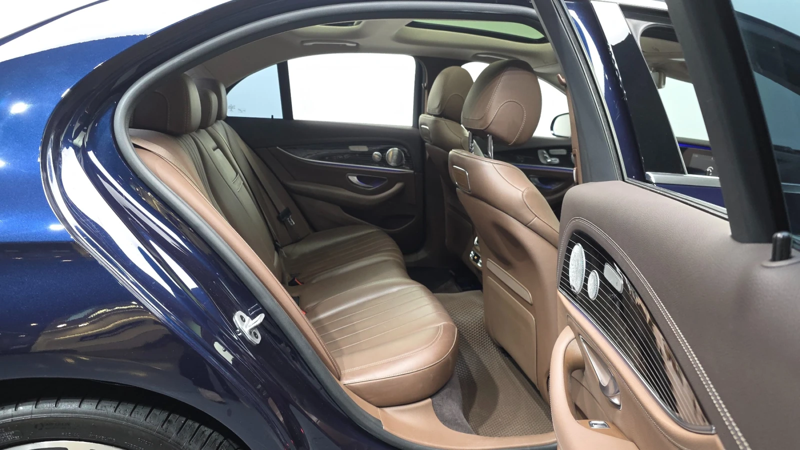 Mercedes-Benz E 450 W213 3.0 4MATIC, снимка 10 - Автомобили и джипове - 55987376