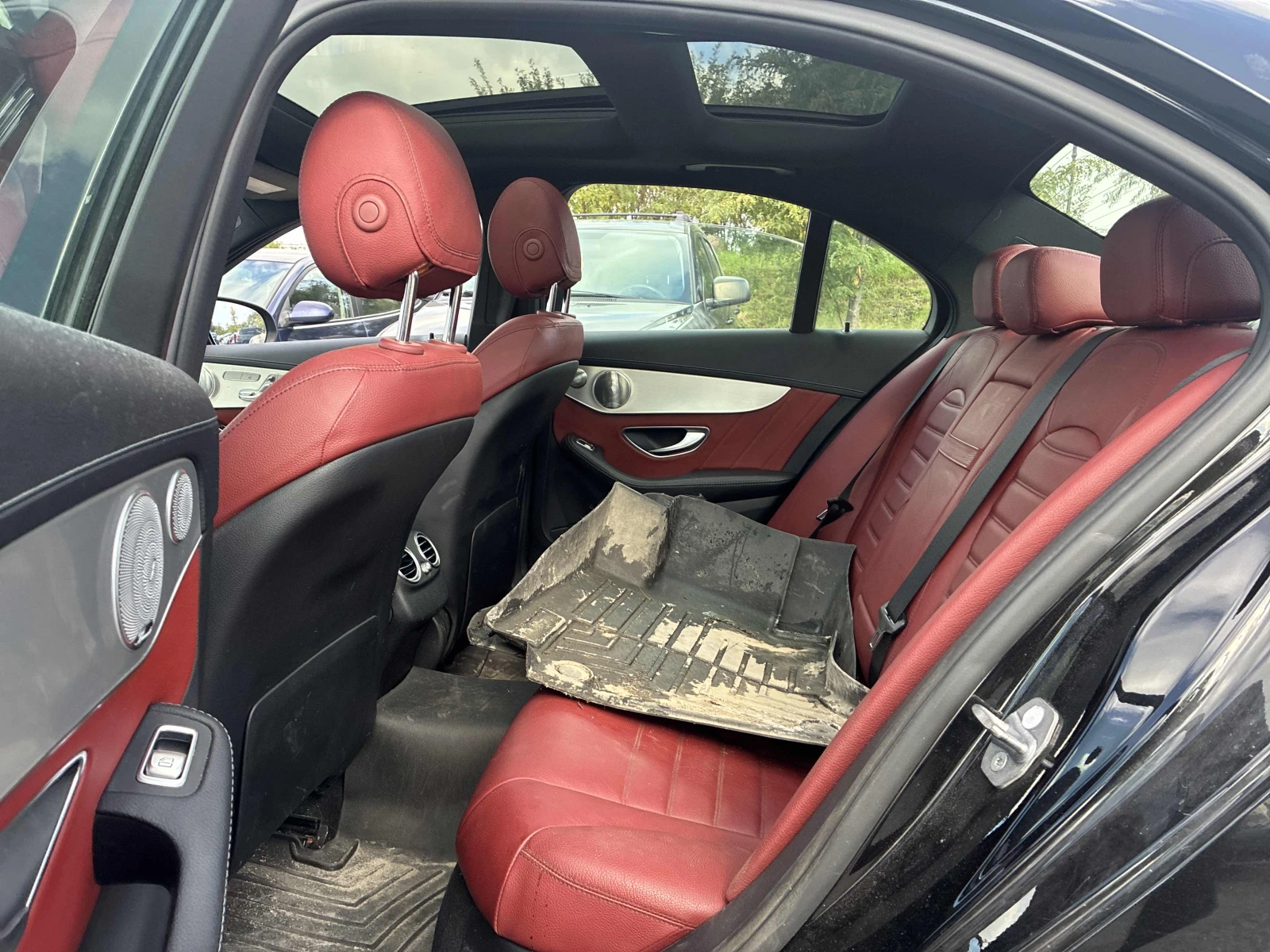 Mercedes-Benz C 43 AMG / Distronic / 360 / Burmester / Carfax, снимка 13 - Автомобили и джипове - 56047581