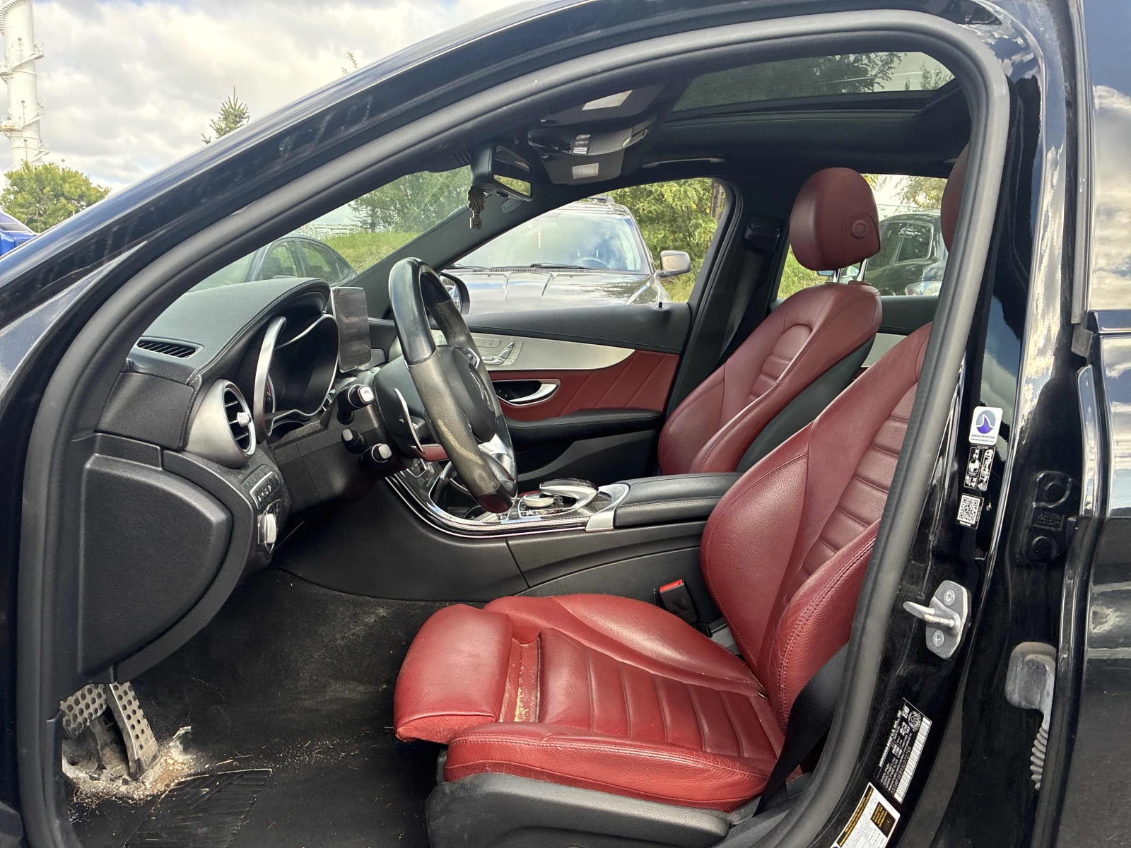 Mercedes-Benz C 43 AMG / Distronic / 360 / Burmester / Carfax, снимка 12 - Автомобили и джипове - 56047581