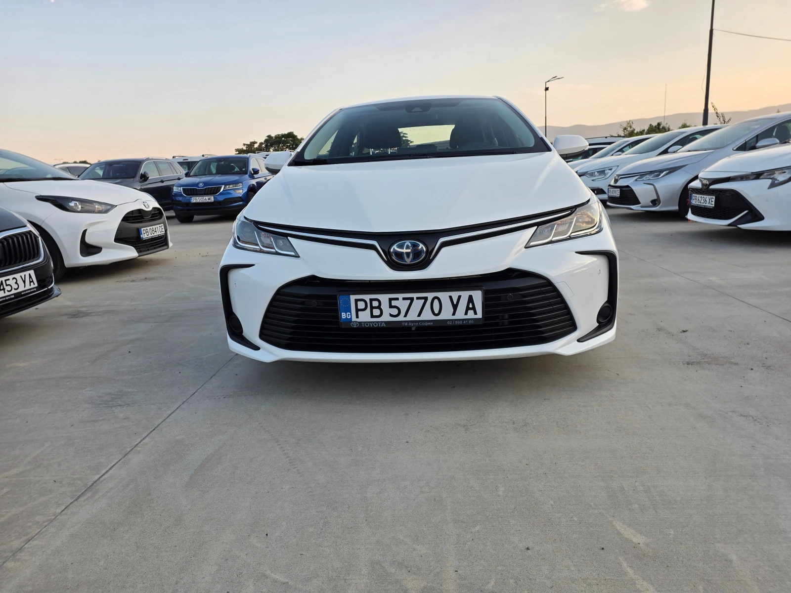 Toyota Corolla  8 HYBRID A/T 122кс, снимка 8 - Автомобили и джипове - 56154284